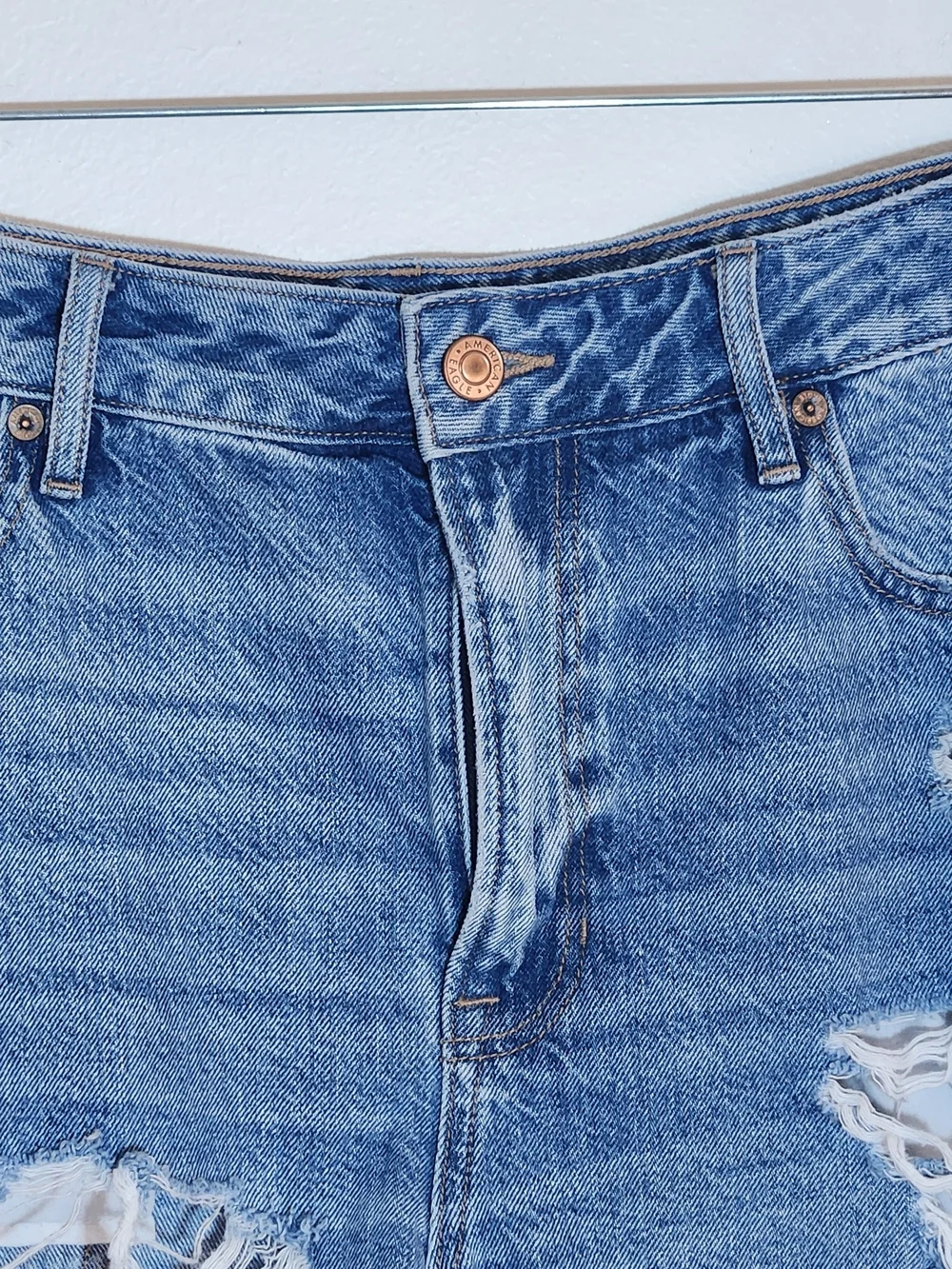 American Eagle Tomgirl Distressed Denim Shorts Medium Wash Size 14